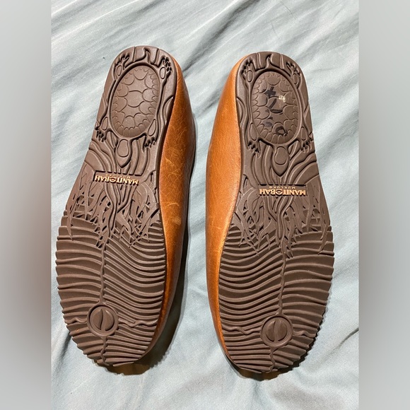 Manitobah Mukluks Slip on Flats - Picture 6 of 6